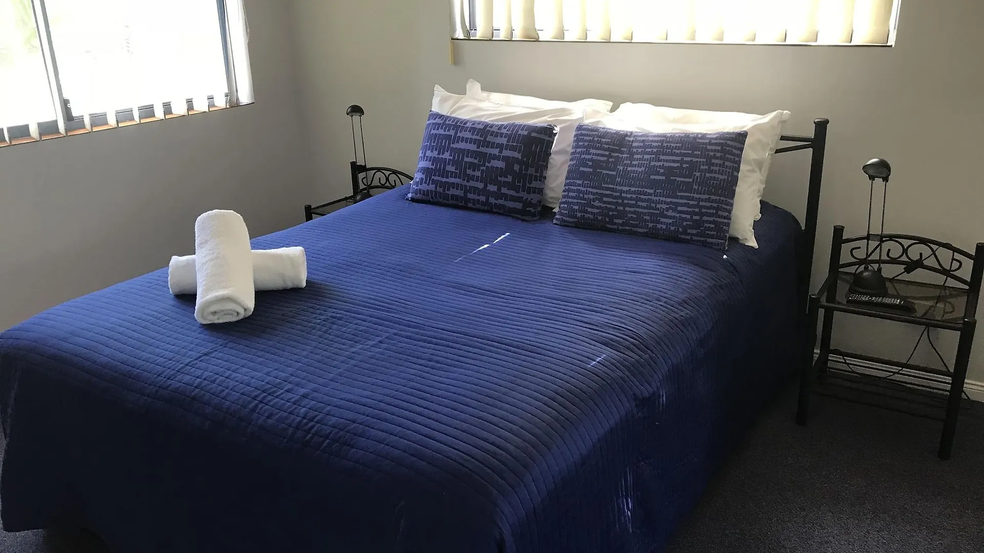 Bella Mare Coolangatta Beachside Apartments Gold Coast 4*,