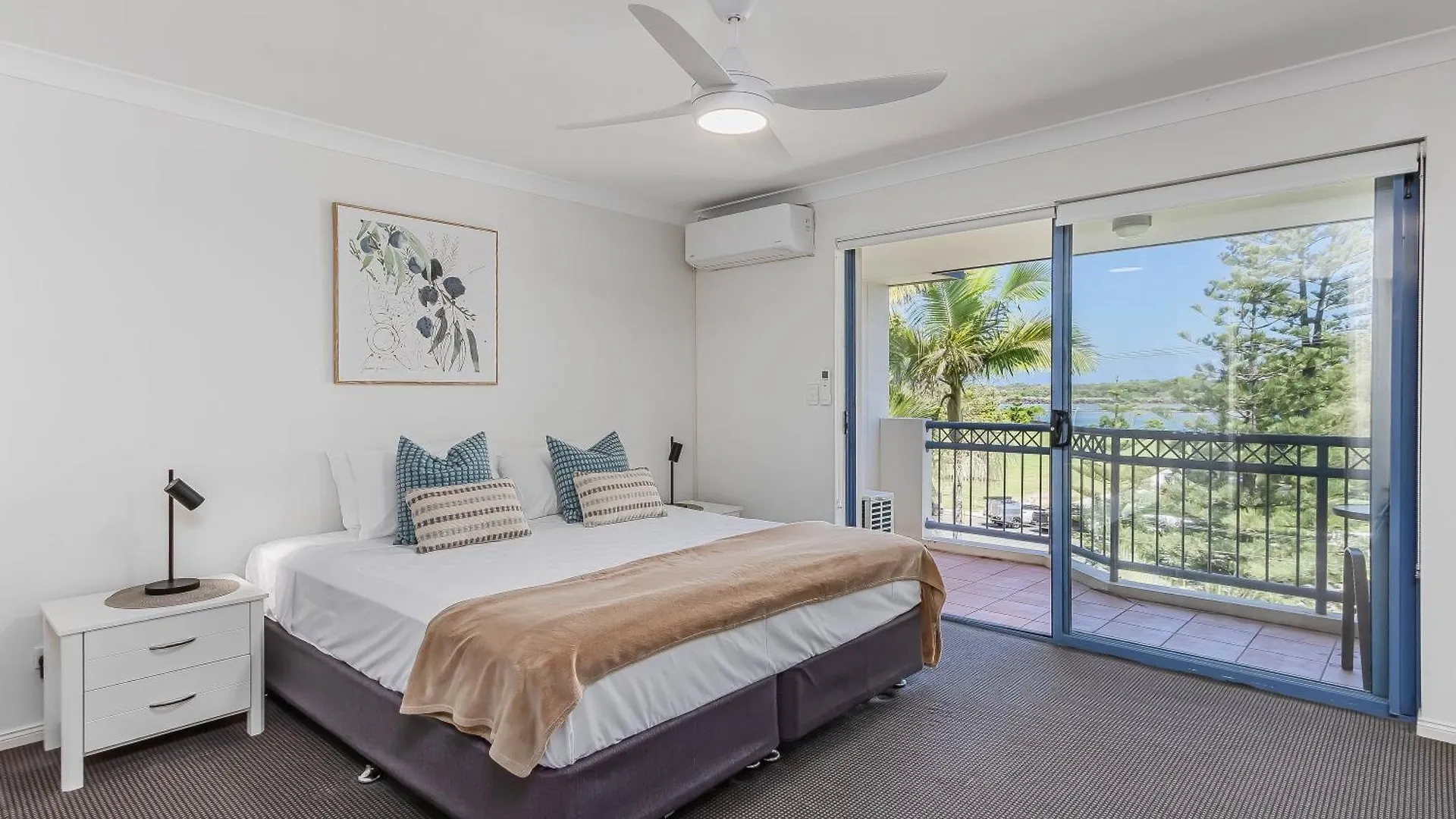 **** Apartahotel Bella Mare Coolangatta Beachside Apartments Gold Coast Australia
