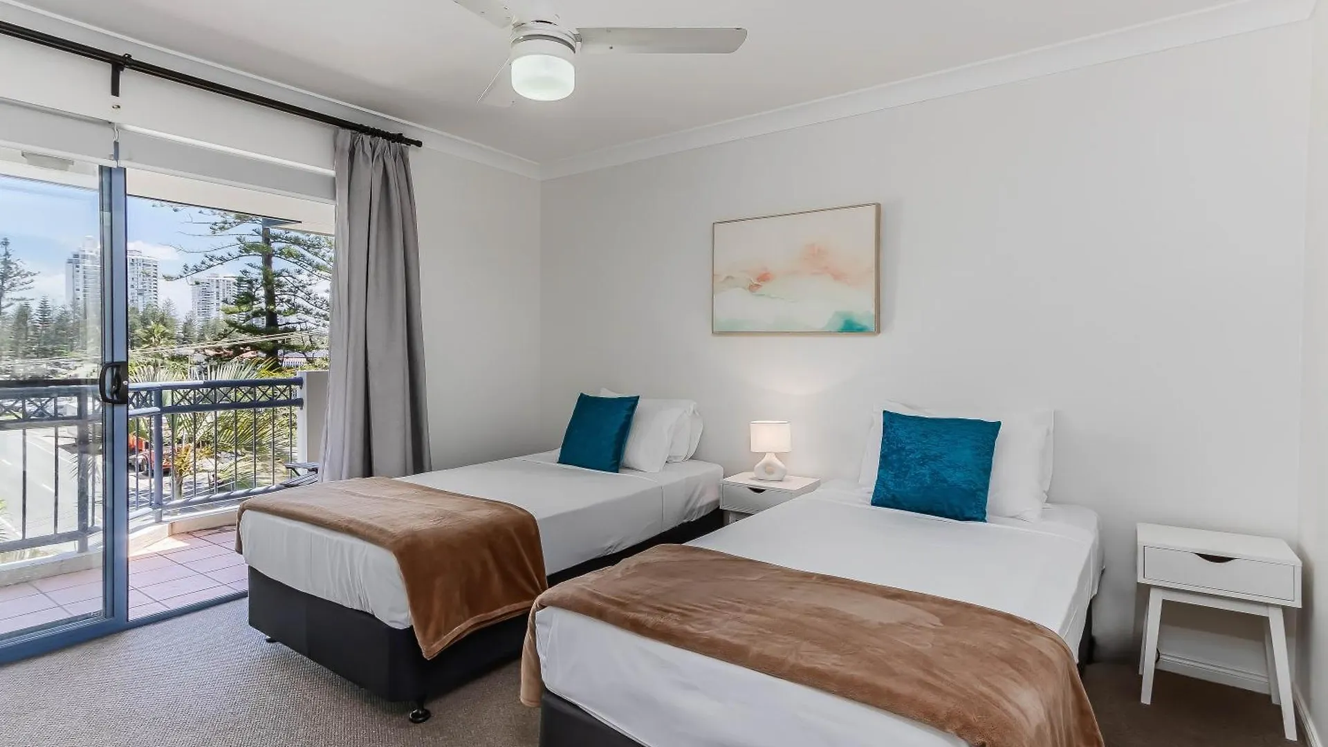 Bella Mare Coolangatta Beachside Apartments Gold Coast 4*,