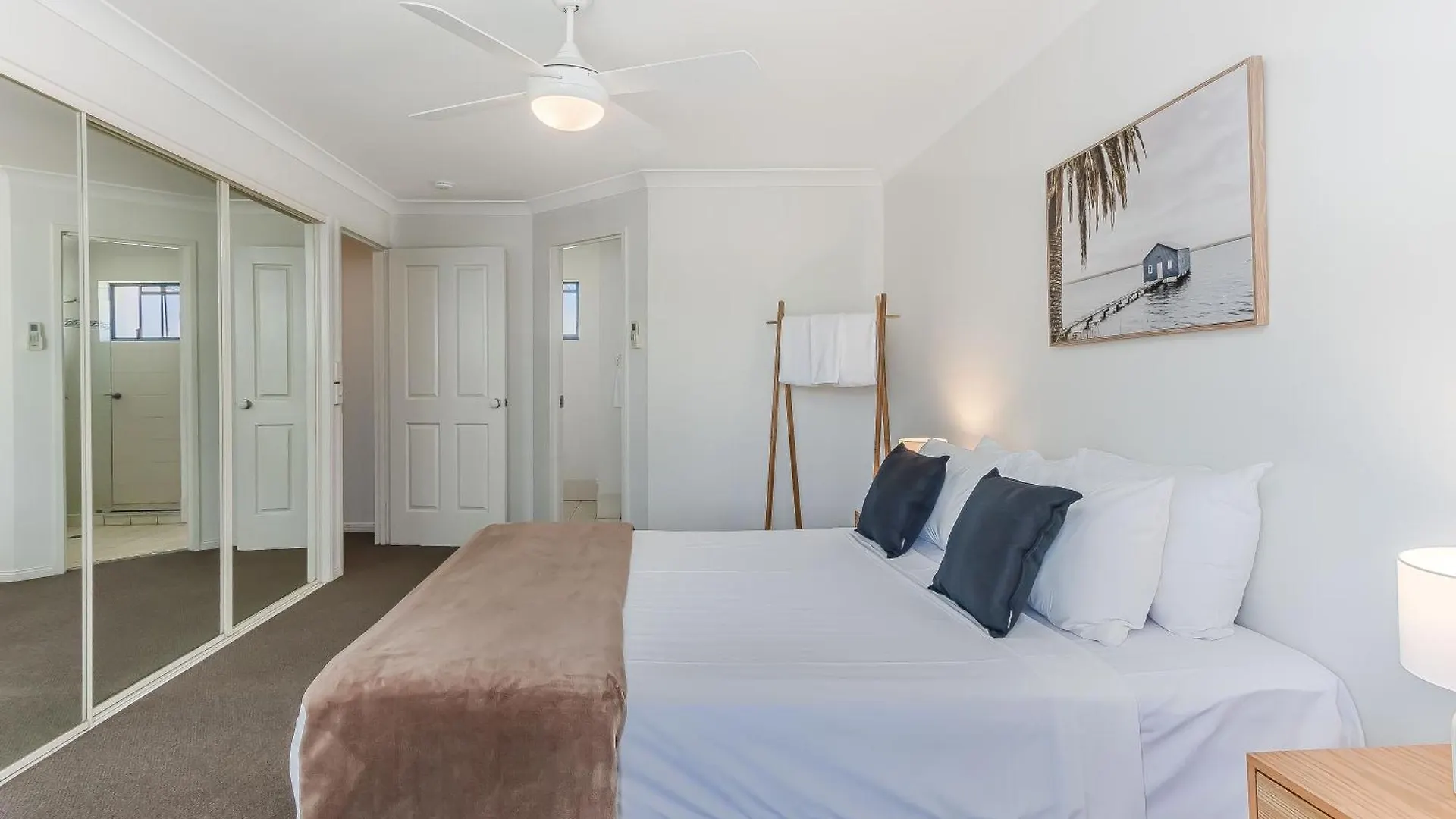 **** Apartahotel Bella Mare Coolangatta Beachside Apartments Gold Coast Australia