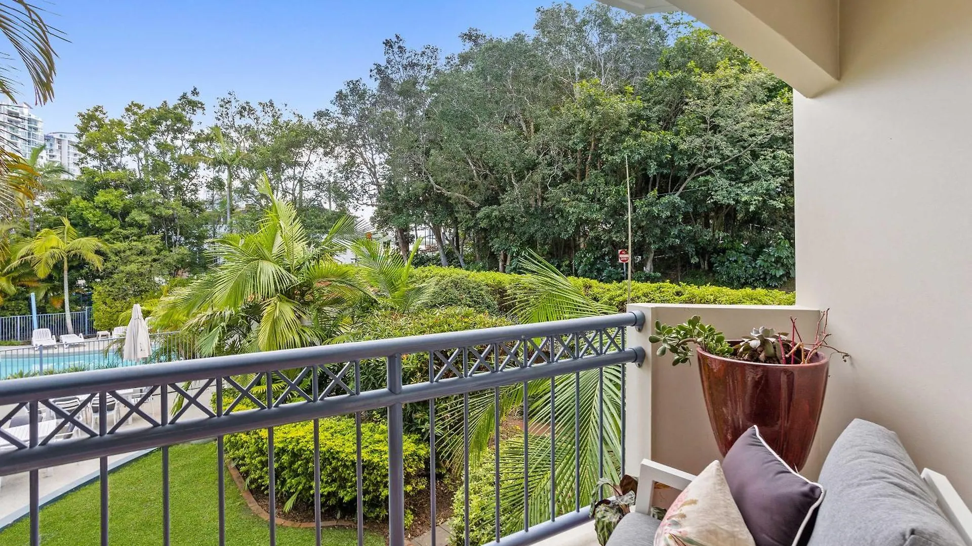 Bella Mare Coolangatta Beachside Apartments Gold Coast 4*,