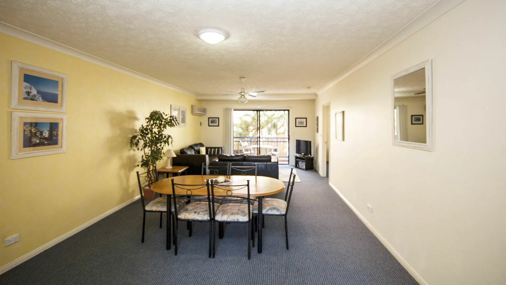 Bella Mare Coolangatta Beachside Apartments Gold Coast 4*,